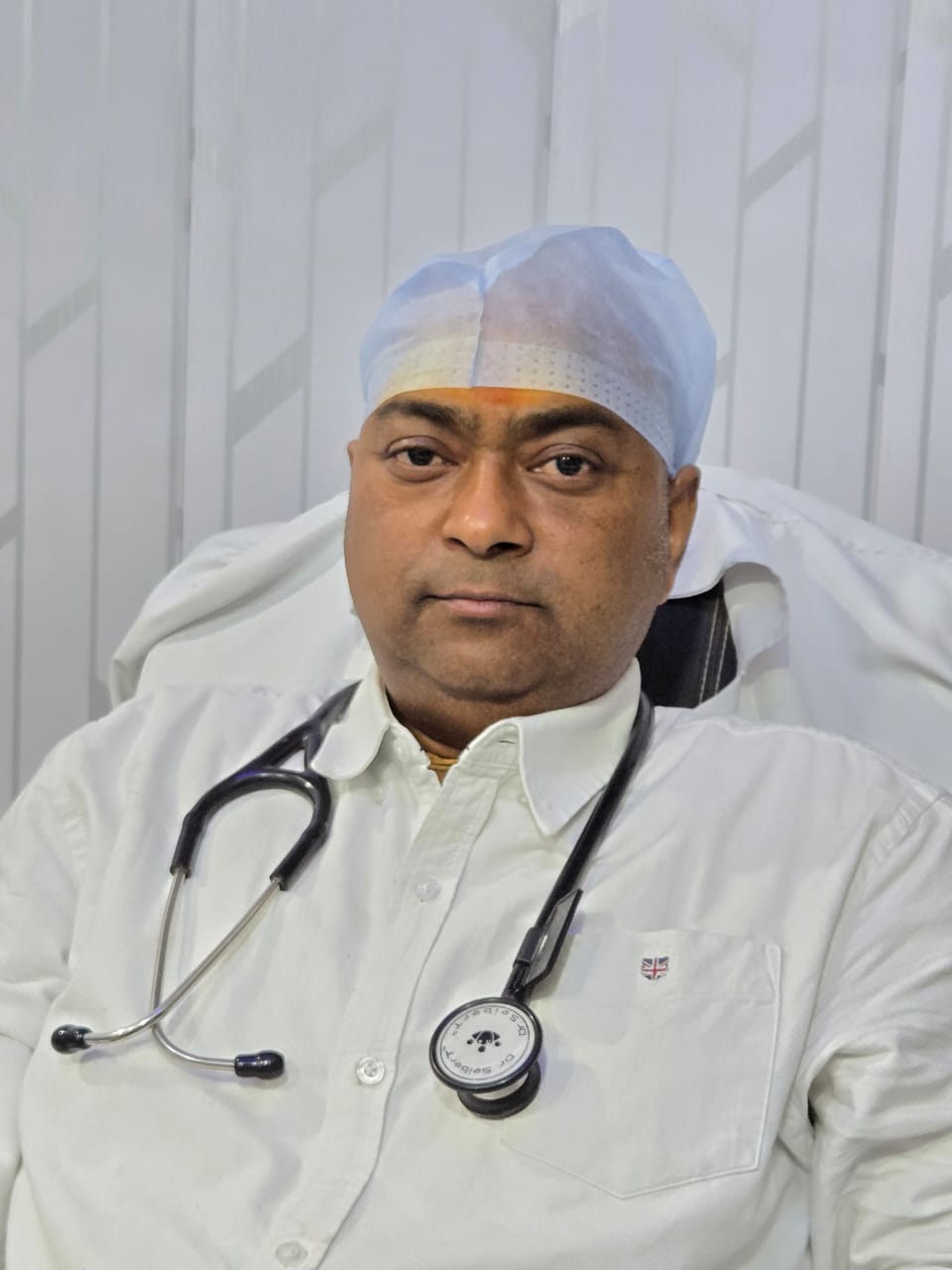 Portrait of Dr. Maneesh Kr. Srivastava in his clinical coat